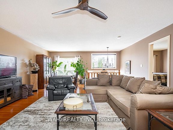 3rd image of 1336 Maple Rd