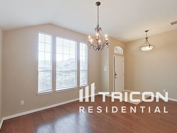 3rd image of 5521 Rockwood Dr