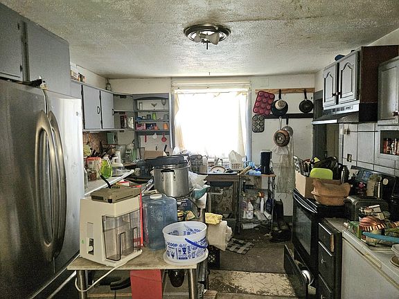 2nd image of 214 E 4th St