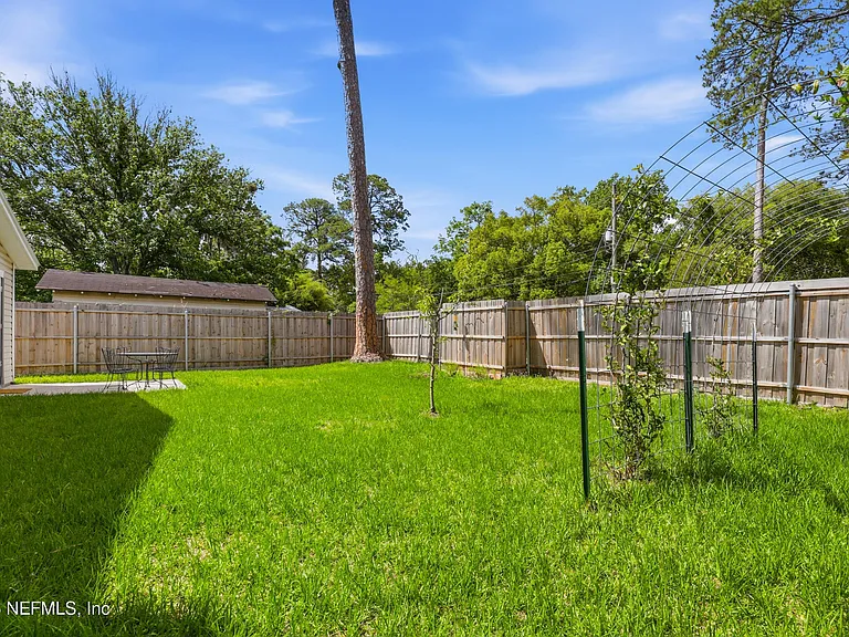2304 Bethune Ave — Photo 24