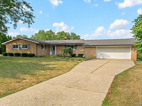3rd image of 7366 Green Valley Dr