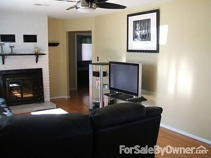 Living Room : Hardwood floors, fireplace