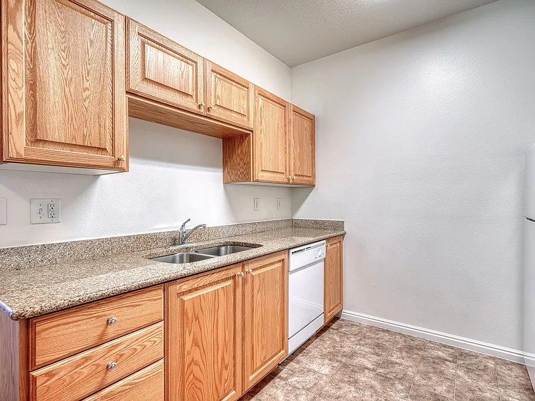 Stone Brook Apartments — Photo 65