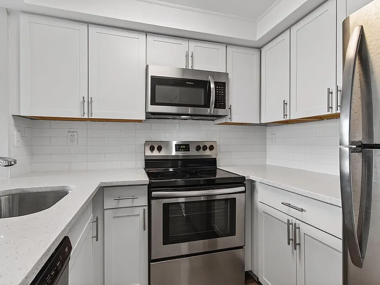 714 Executive Center Dr #13-4-13 — Photo 1