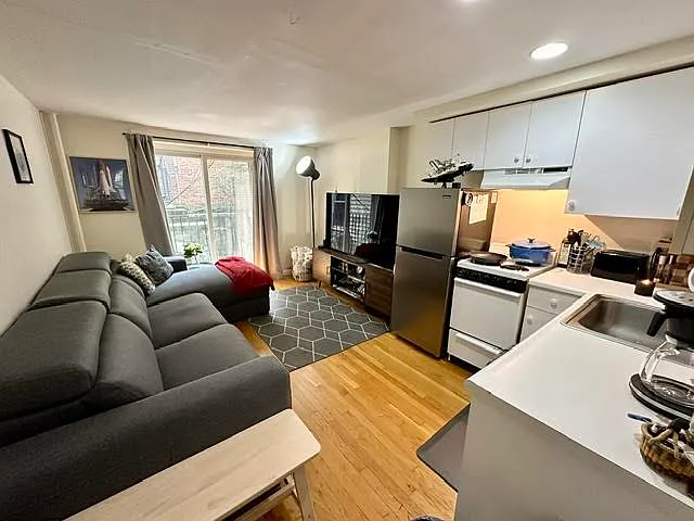20 Phillips St #1 — Photo 1