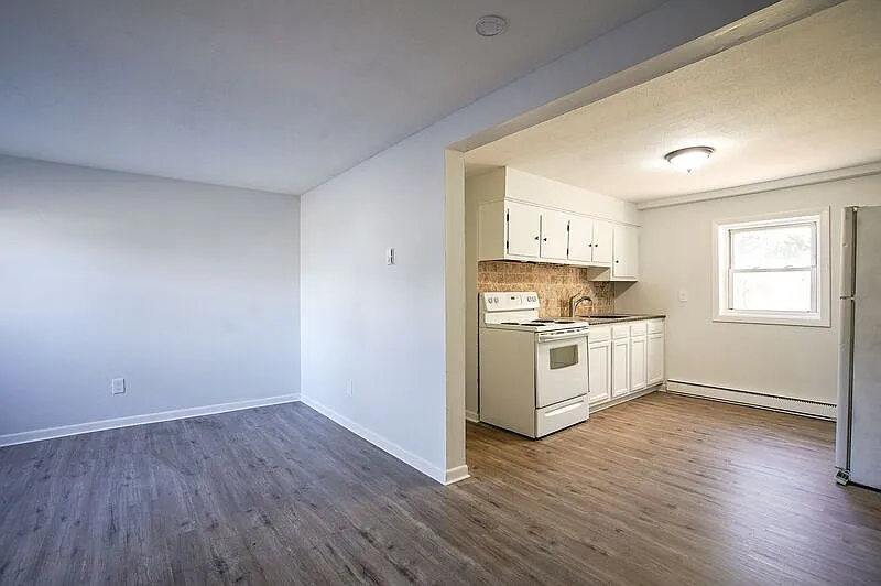 2 bed, 1.0 bath, $1,395 — Photo 2