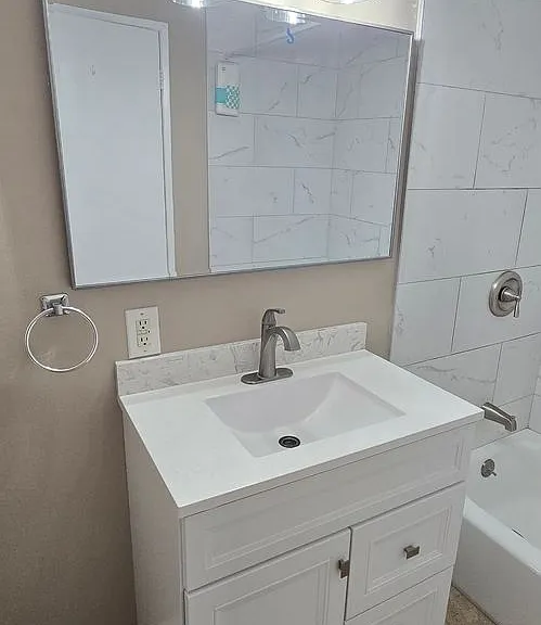 405 S Kroeger St — Photo 31