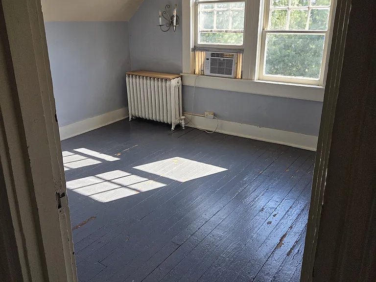 610 Prince Edward St — Photo 12