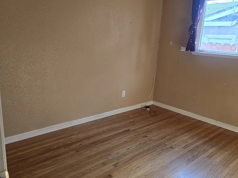 588 Moraga Dr — Photo 15