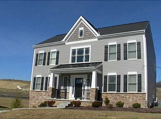 104 Bridal Ln, Oakdale, PA