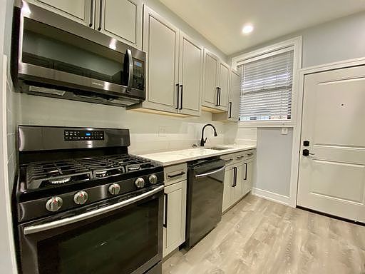 5th image of 1066 W Glenlake Ave #3