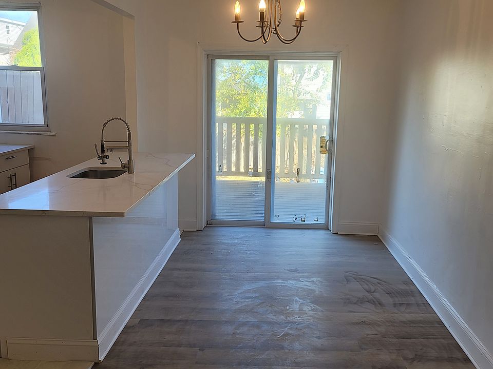 2nd image of 215 Jackson Ave