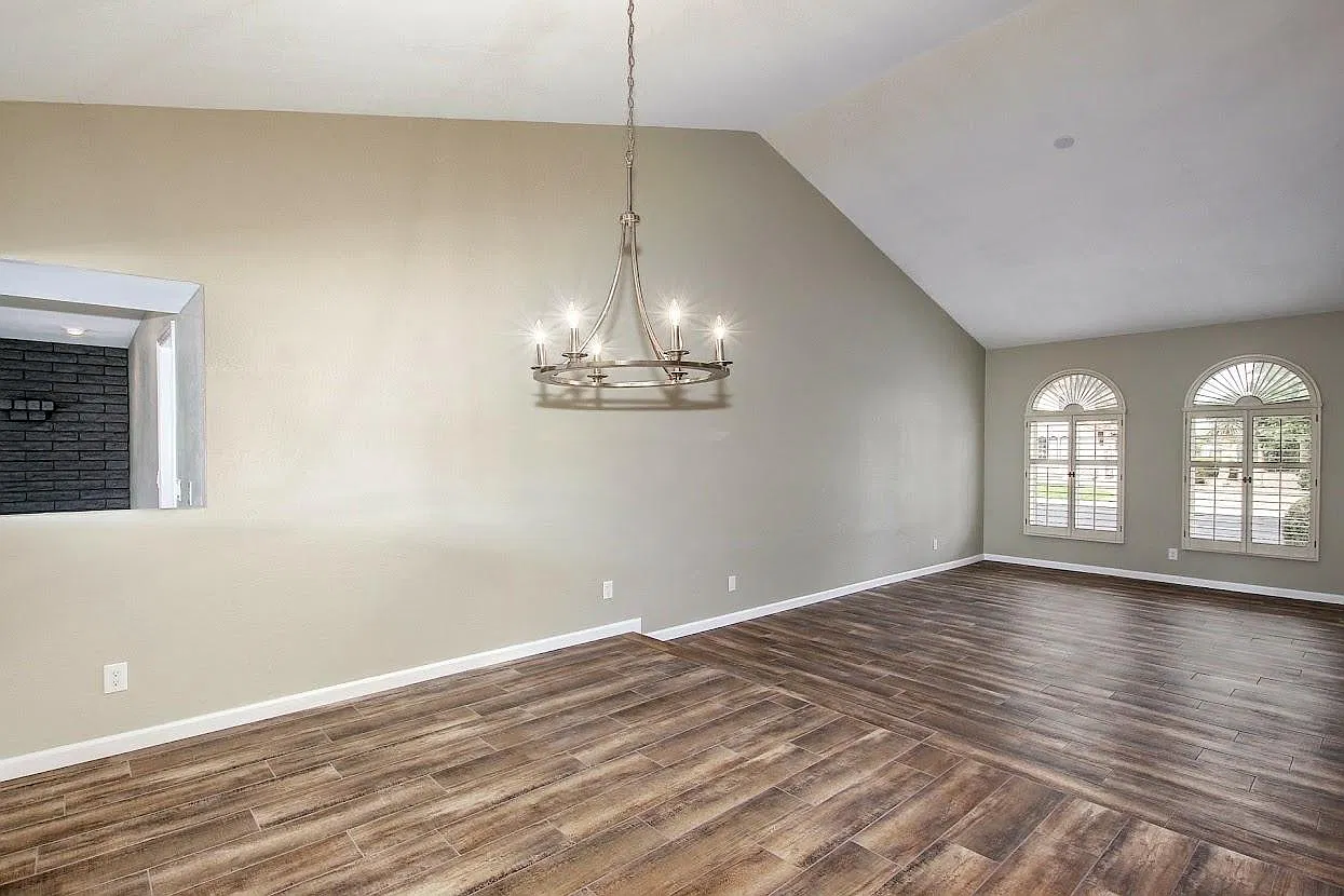 3 bed, 2220 sqft, $3,395 — Photo 4