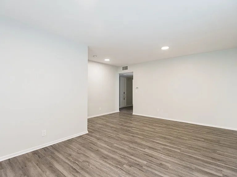816 S. Bundy Dr — Photo 23