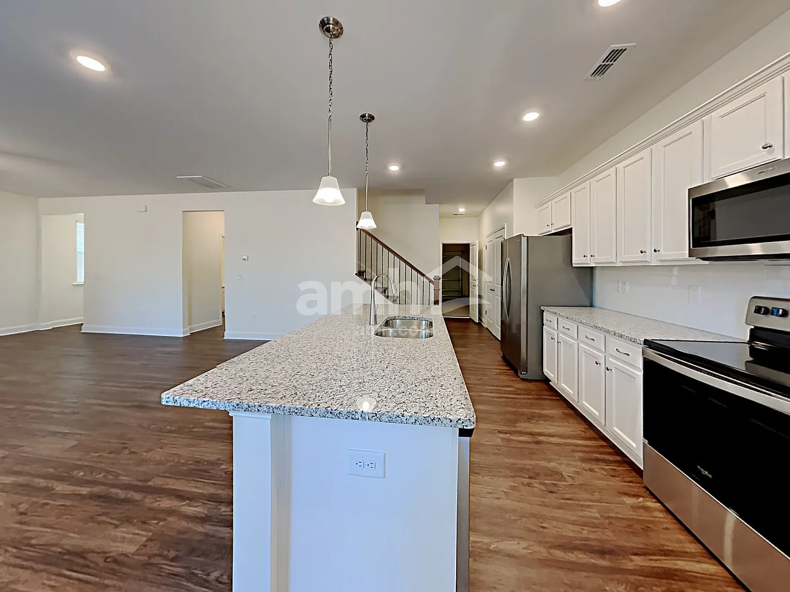 5 bed, 3.0 bath, 2309 sqft, $2,705 — Photo 3