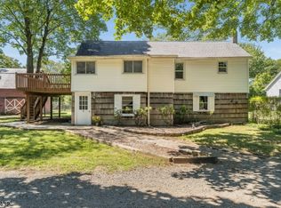 2 Hillcrest Pl, Mendham, NJ 07945