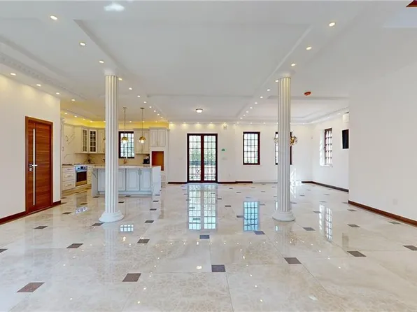 2317 East 63rd Street image 11 of 33