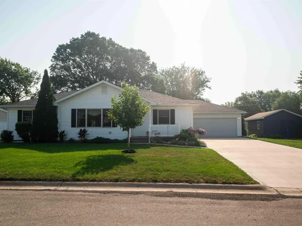 414 4th St, Dike, IA 50624