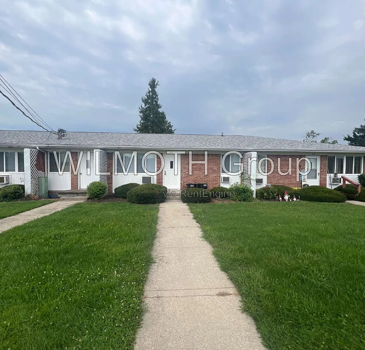 2 bed, 1.0 bath, 952 sqft, $1,300 — Photo 1