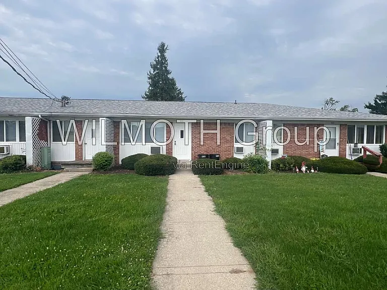 939 W McKay Rd — Photo 1