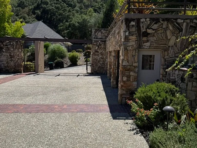 21 Deer Oaks Ct — Photo 1