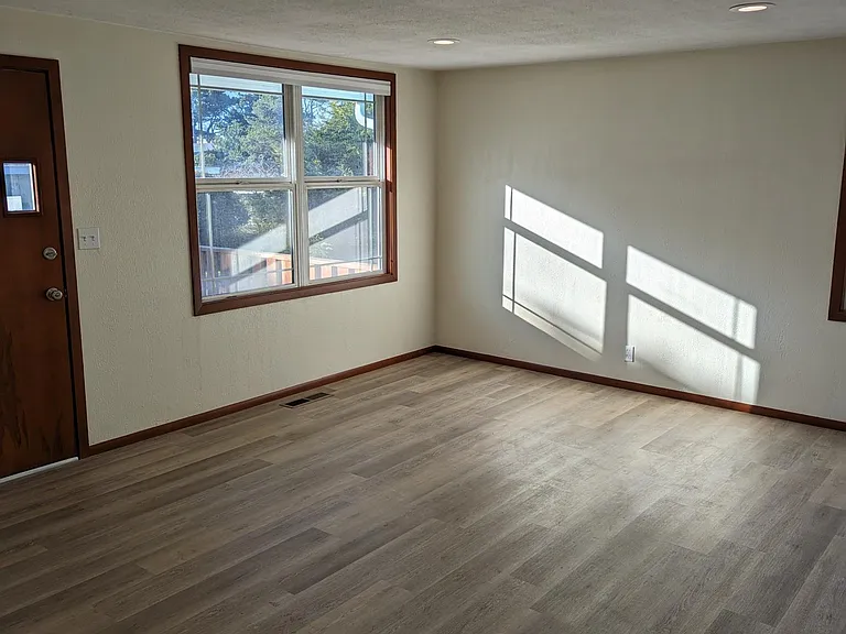 2136 NW Jetty Ave — Photo 18