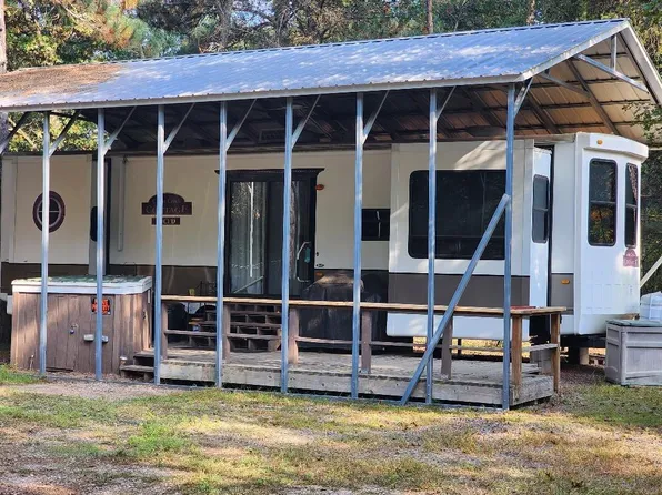 996 Blackhawk Court, Hancock, WI 54943