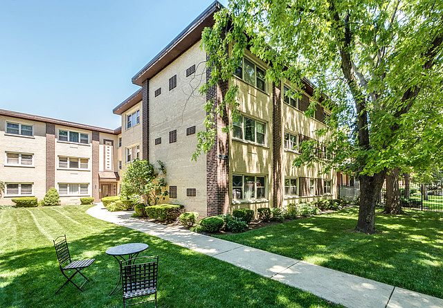 1st image of 1538 W Chase Ave APT 3S