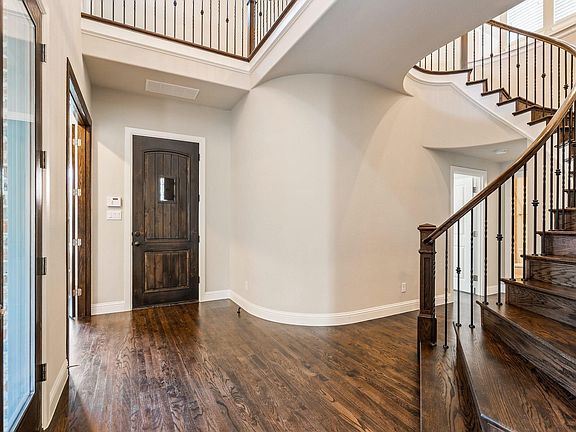 5th image of 402 Montpelier Dr