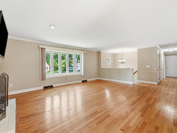 5th image of 20 Sherwood Ave