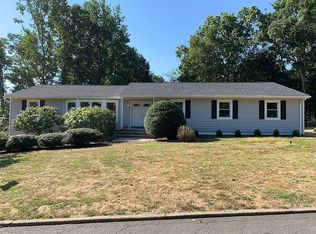 20 Kendall Dr, New City, NY 10956