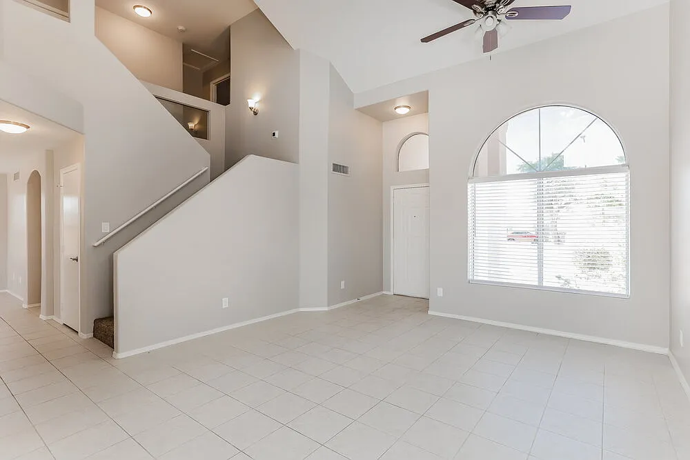 3 bed, 2.5 bath, 2057 sqft, $2,350 — Photo 4