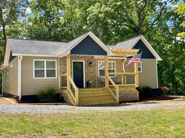 233 Lakeview Cir