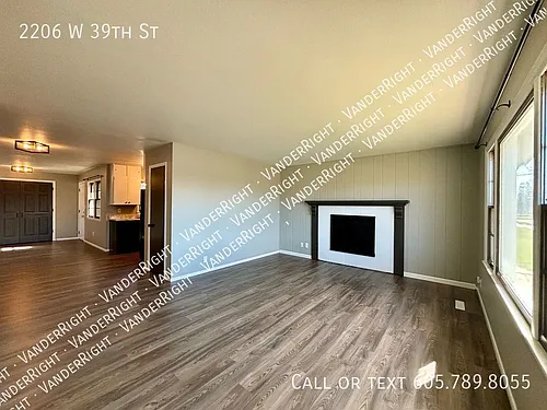 2206 W 39th St Photo 1