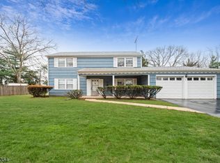 11 Iris Ct, Somerset, NJ 08873