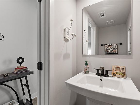 4th image of 316 Tompkins Ln