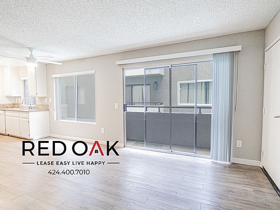 3rd image of 11823 Victory Blvd #310