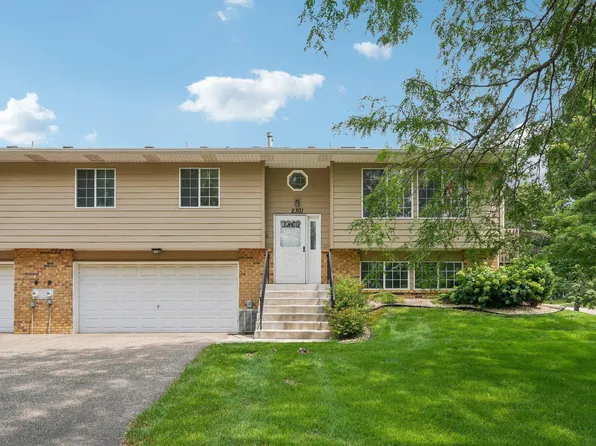 2301 Mailand Rd E, Maplewood, MN 55119
