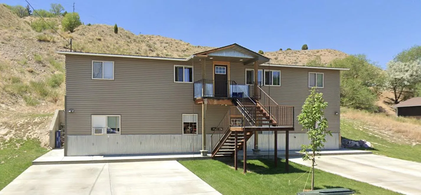 3 bed, 1400 sqft, $1,400 — Photo 1