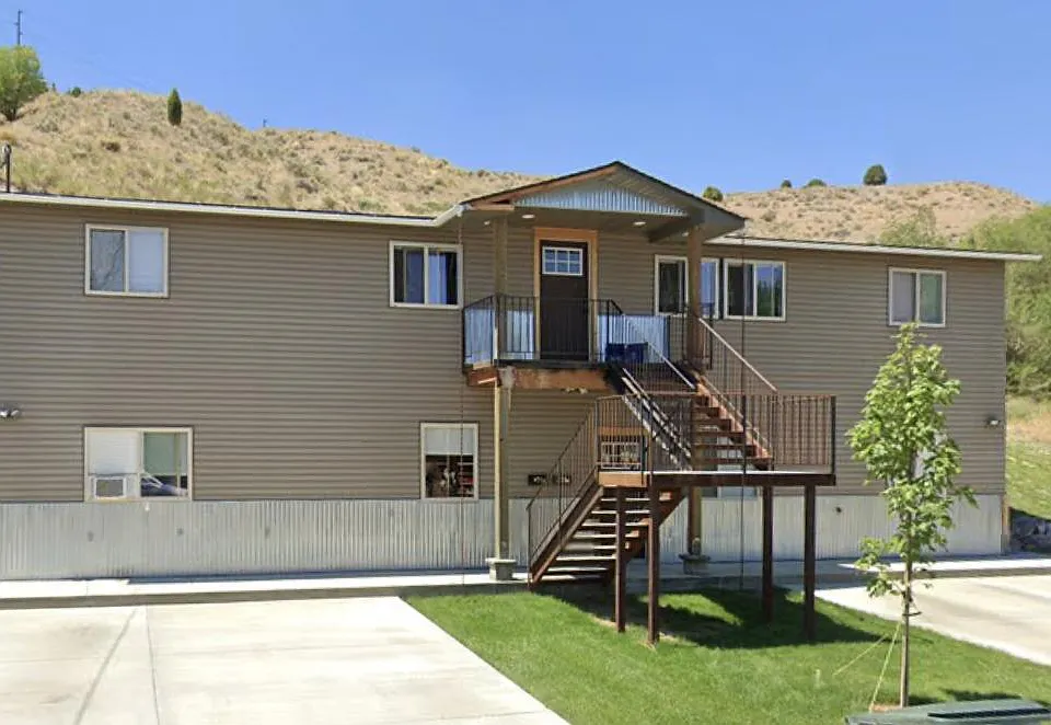 871 N Buchanan Ave