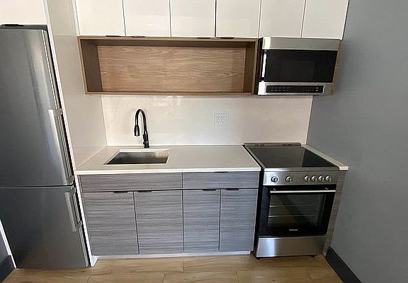 4th image of 319 Sumpter St #1