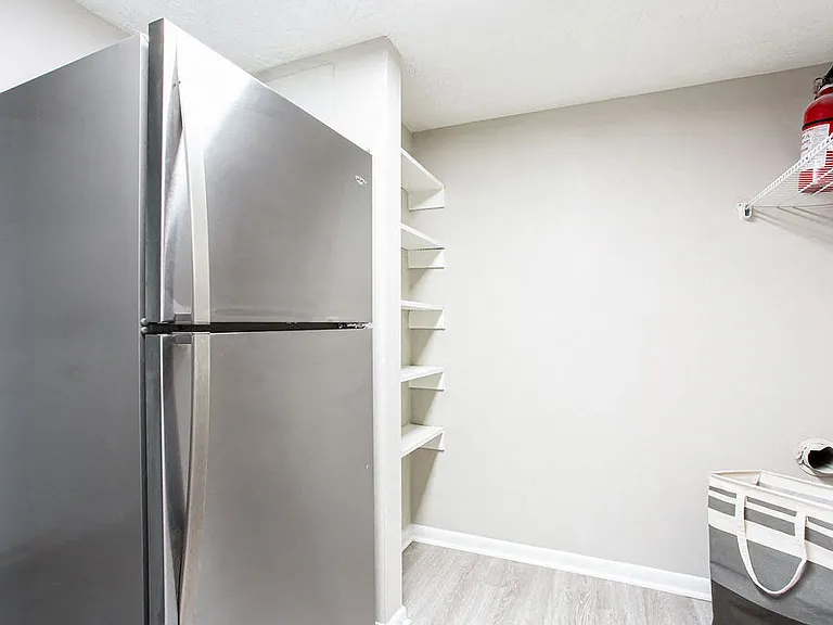 The Cobb Apartments-Townhomes — Photo 8