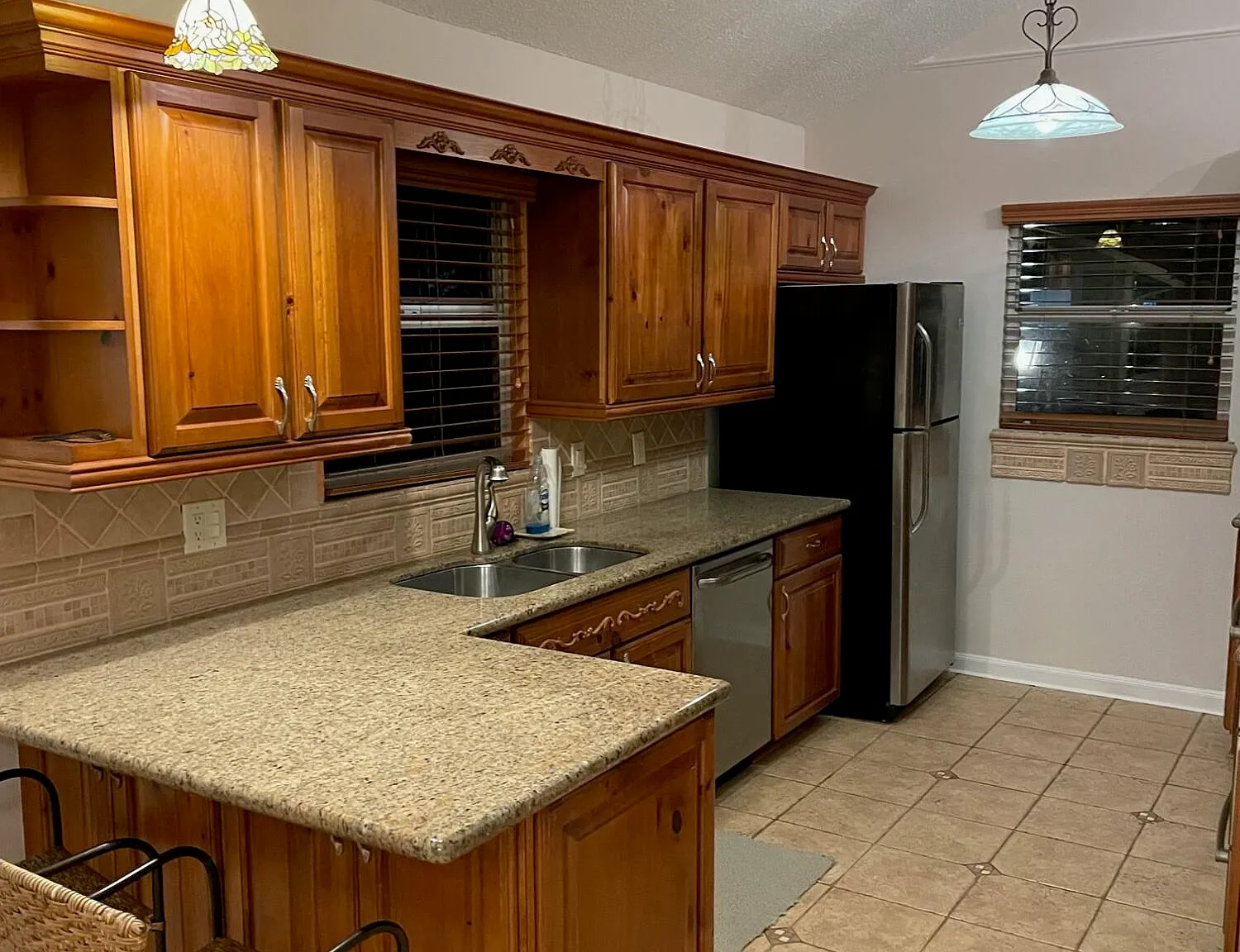 4 bed, 3.0 bath, 2045 sqft, $3,450 — Photo 2