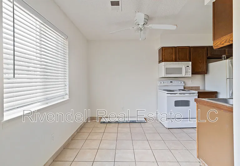 363 Geneva St #D — Photo 7