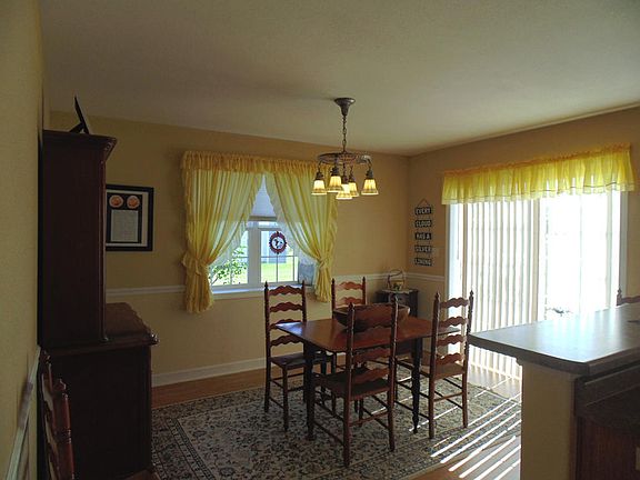 3rd image of 1169 Mockingbird Ln