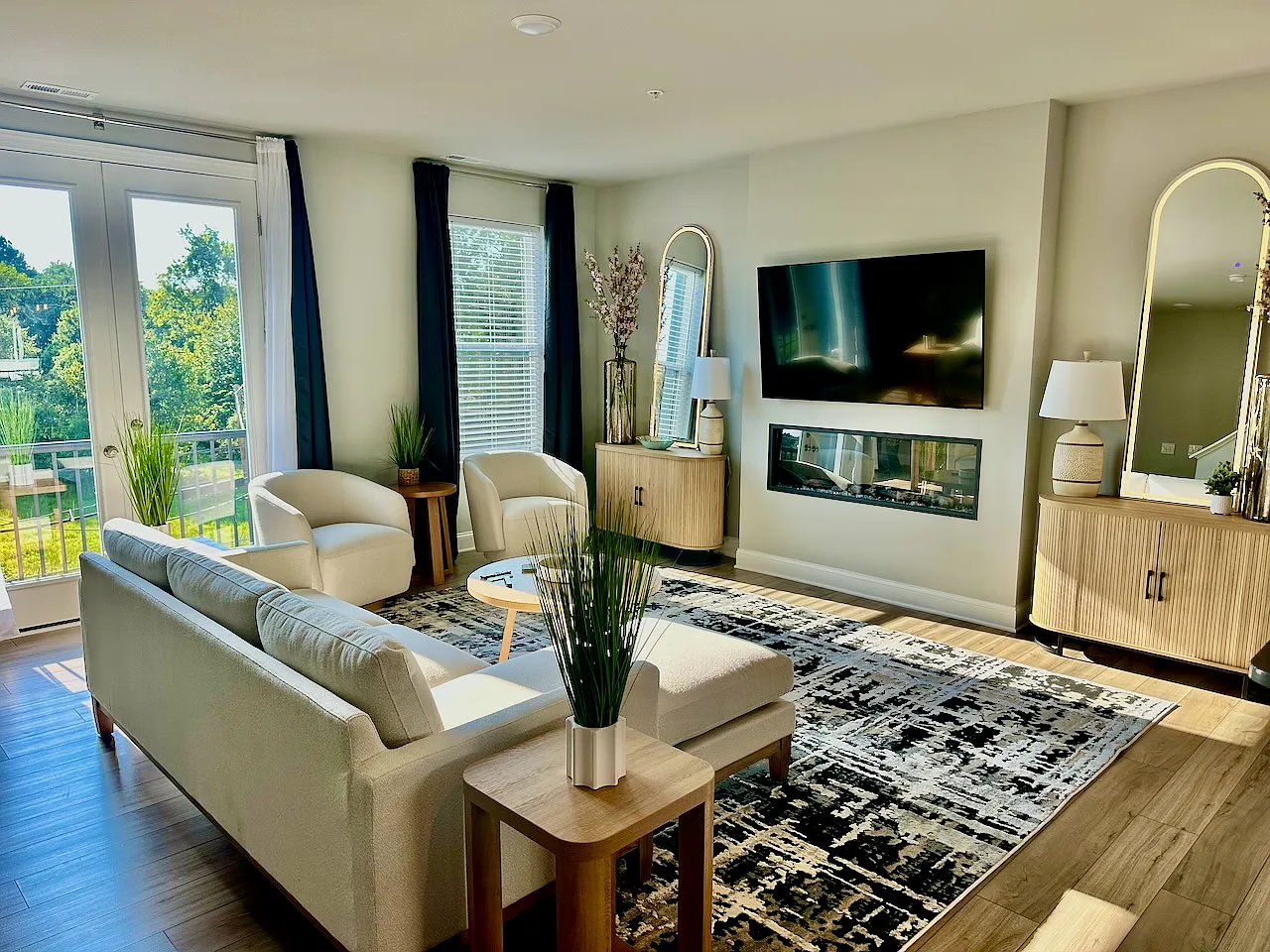 4 bed, 2452 sqft, $4,999 — Photo 3