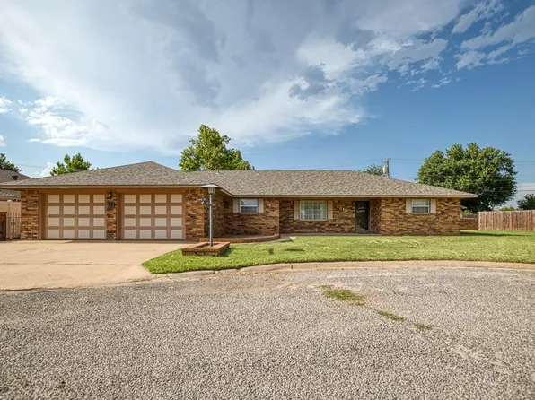 1316 Caudill Dr, Watonga, OK 73772