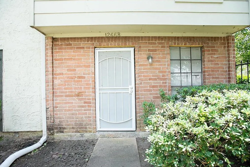 2 bed, 1.5 bath, 1120 sqft, $1,240 — Photo 3