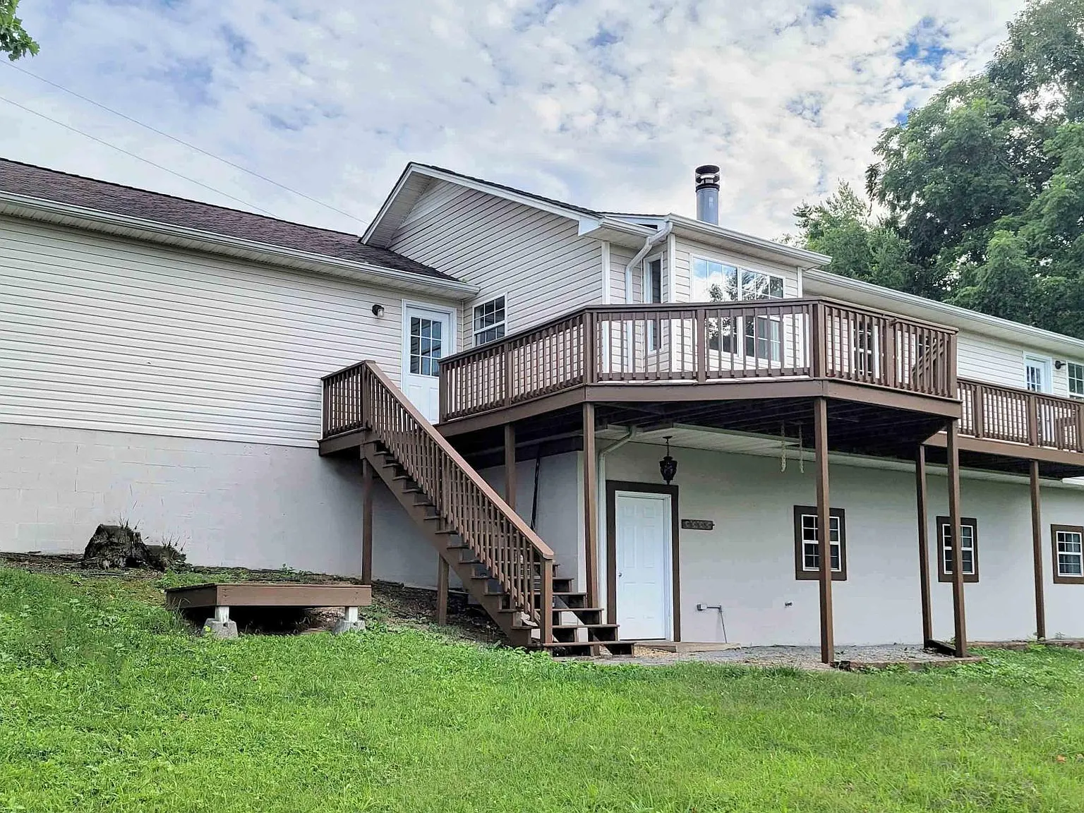 938 Ashley Ln — Photo 2