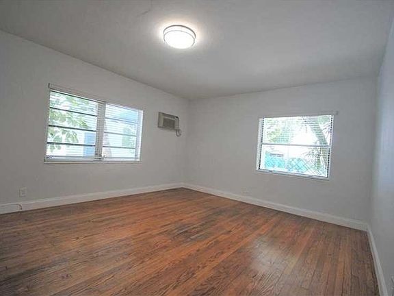 3rd image of 7135 Carlyle Ave APT 8